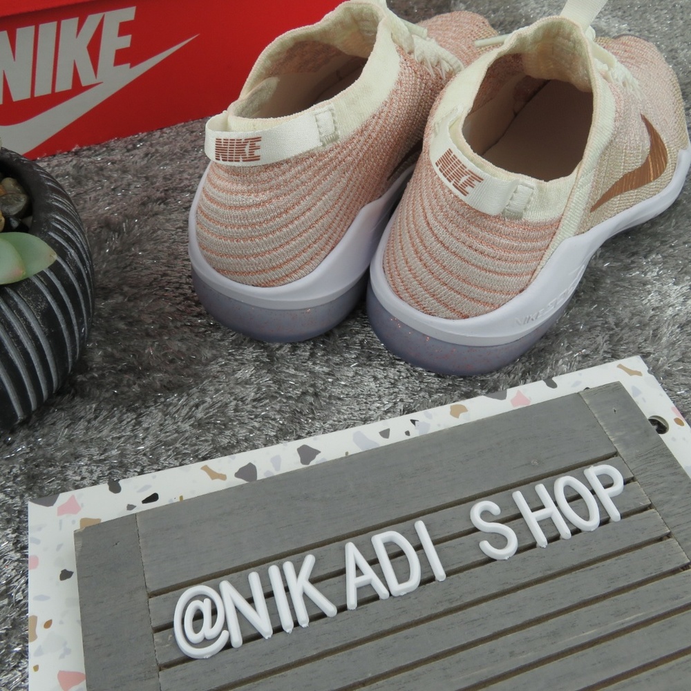 Nike Air Zoom Fearless Sneakers - Picture 4 of 5